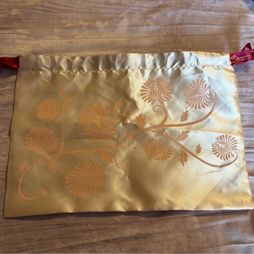 Besame Beige Cosmetic Bag with Red Ribbons - Picture 3 of 7